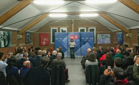 Susana Díaz, anoche en el centro Pablo Iglesias de la agrupación socialista de Bruselas.