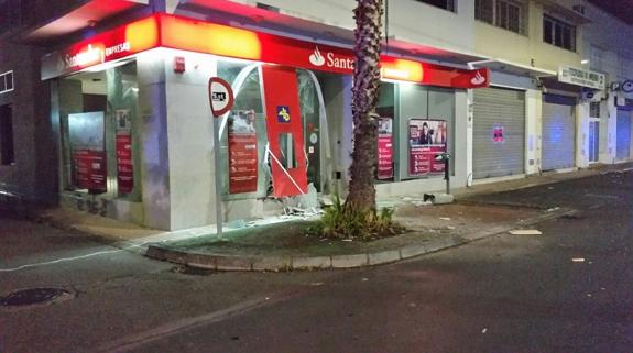 Revientan con explosivos otro cajero de un banco