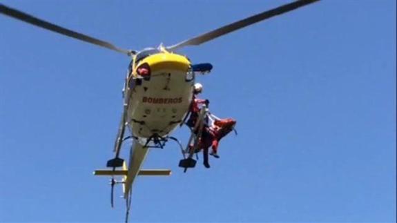 Un helicóptero trasladó al corredor al Hospital 12 de Octubre. 