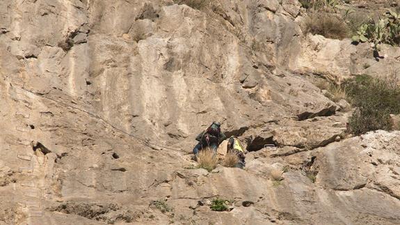La escaladora fallecida tenía 49 años y alcanzó la cima antes de caer desde 280 metros