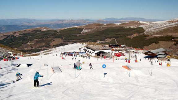 La estación de Sierra Nevada dispone del snowpark 'Sulayr' casi al completo