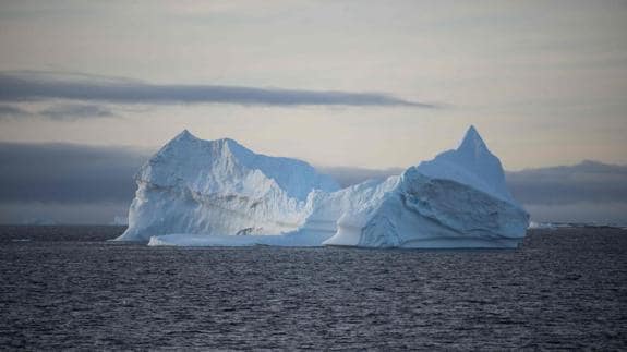 Uno de los iceberg más grandes de del mundo, a punto de desprenderse en la Antártida