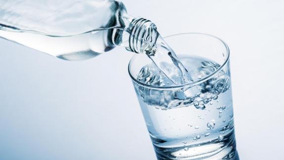 6 problemas que puedes tener si no bebes suficiente agua