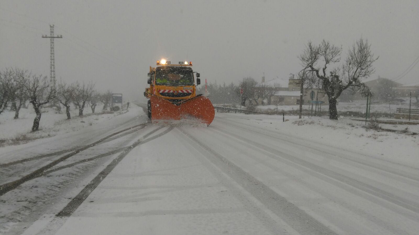 La Junta se afana en la limpieza de vías en Los Vélez, Filabres y la zona oriental de Sierra Nevada