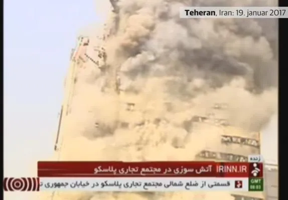 Mueren al menos 30 bomberos en el derrumbe de un edificio de 17 plantas tras un incendio en Teherán