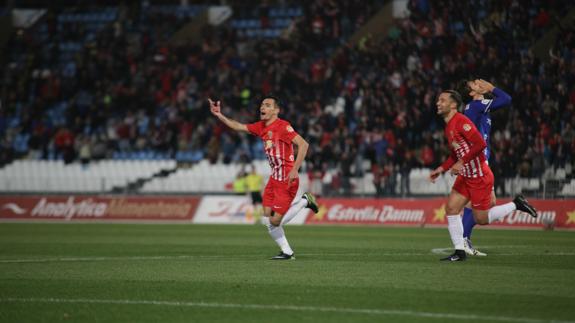 El Almería celebra uno de sus goles