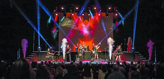 Imagen del espectáculo, mezcla de música y color, que llega dentro de un mes a Granada.