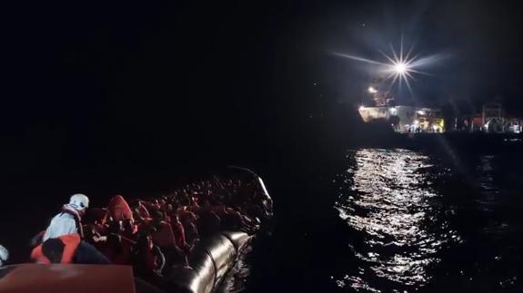 El estremecedor vídeo de Coldplay apoyando el rescate a inmigrantes en el Mediterráneo