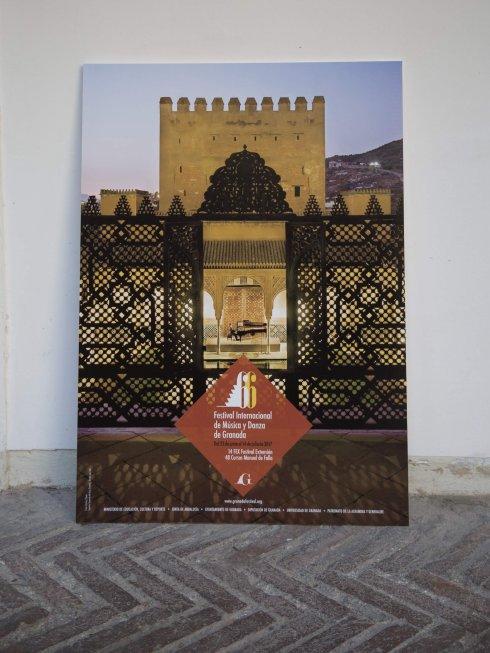 La foto muestra un recital en el Patio de los Arrayanes. :: f.m.d.