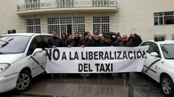 Protesta de los taxistas jienenses en 2016.