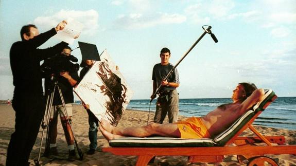 Un cosmonauta ruso protagoniza un anuncio en una playa canaria dirigido a incentivar el turismo de sus compatriotas en España. 