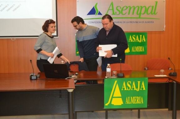 Adoración Blanque, Ángel López y Francisco Vargas, miembros de la directiva de Asaja Almería.