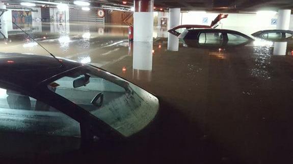 Vista de cómo ha amanecido el aparcamiento de la plaza de la Marina 