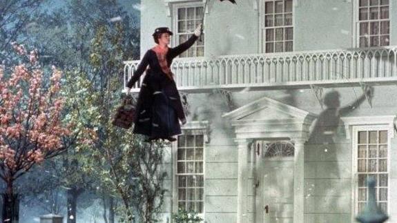 'Mary Poppins' estuvo a punto de morir (de verdad) en la escena del paraguas