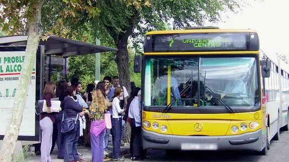 Reclaman una nueva línea de autobús para el Bulevar