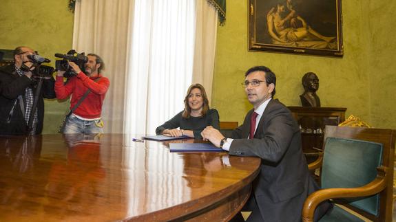 Susana Díaz traslada al alcalde de Granada su compromiso con el soterramiento del AVE