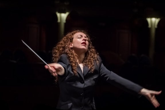 La directora de orquesta Lucía Marín, durante una de sus actuaciones.