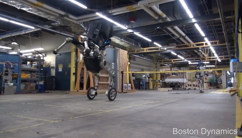 El "escalofriante" robot que salta tanto como los humanos