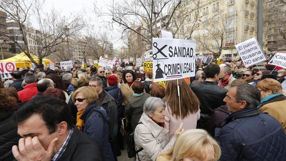 Miles de personas se han reunido en la Fuente de las Batallas 