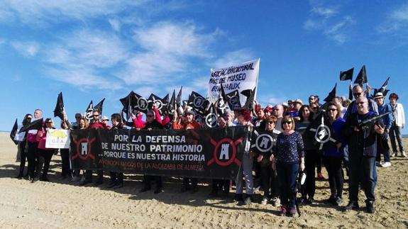 Manifestación en El Chuche esta mañana. IDEAL