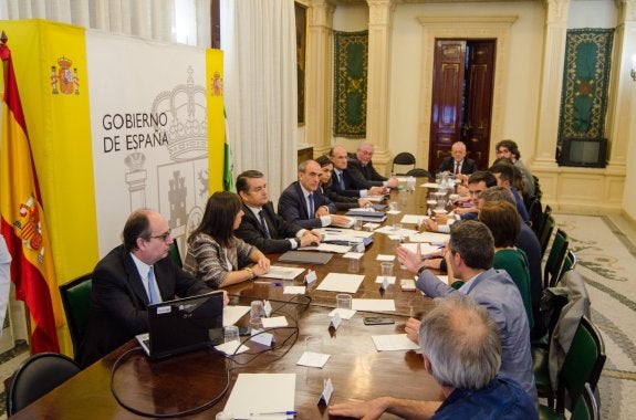 Comisión de seguimiento de las obras del AVE, en octubre de 2016. 