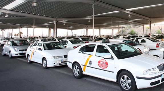 Detenidos dos taxistas por presuntas amenazas y coacciones en el aeropuerto