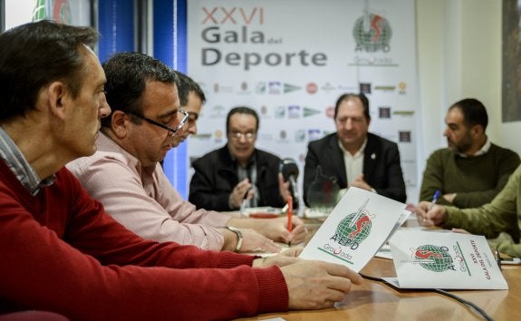 Barragán, Antonio Rodríguez y Rufete, al fondo, presentan la Gala del Deporte.
