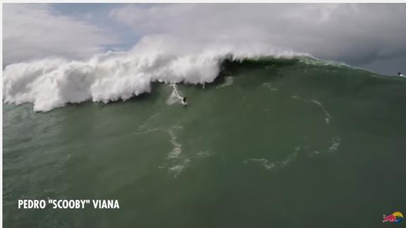 Las monstruosas olas que vuelven locos a surfistas de todo el mundo