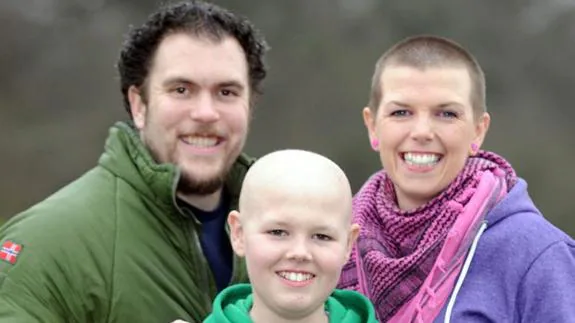 Deryn, el niño que superó dos veces el cáncer «gracias a la marihuana»