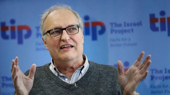 Efraim Zuroff persigue nazis desde su oficina del Centro Simon Wiesenthal, en Jerusalén.