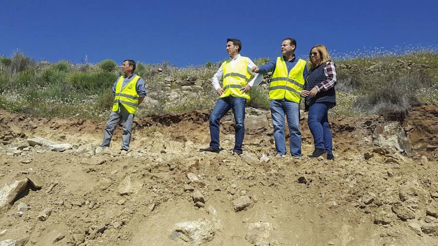 En marcha las obras de mejora de la carretera AL-6108, que lleva a la barriada de El Chive