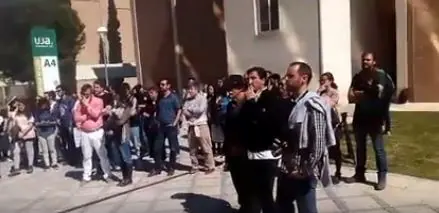 Un centenar de personas se concentran en la UJA en defensa del patrimonio de Jaén