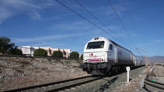 ADIF renovará la línea eléctrica a Huéneja que no usa ni un solo tren en Almería