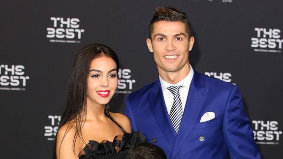 La novia de Cristiano Ronaldo pierde su trabajo por la presión de los medios