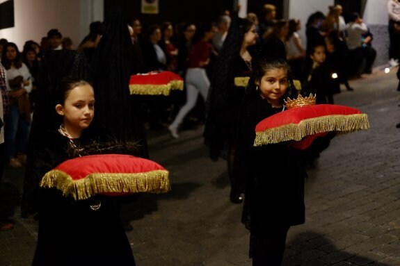 Las mujeres y las niñas llevaron la voz cantante en un Jueves Santo brillante en Salobreña.