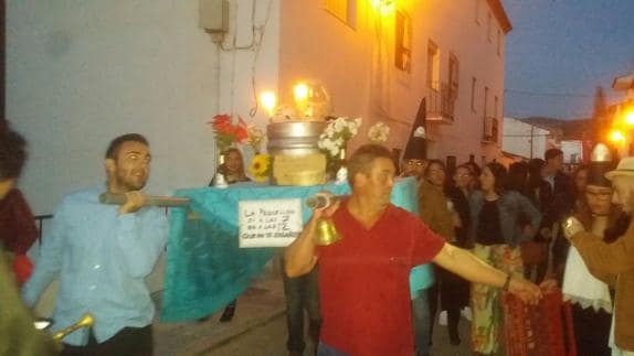 La procesión "indignada" al patrón de los borrachos en Villanueva de las Torres