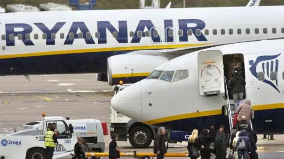 Ryanair buscará tripulantes de cabina en Granada el Día de la Cruz