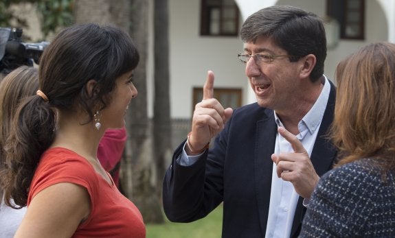 Teresa Rodríguez y Juan Marín, portavoces de Podemos y Ciudadanos en el Parlamento andaluz.