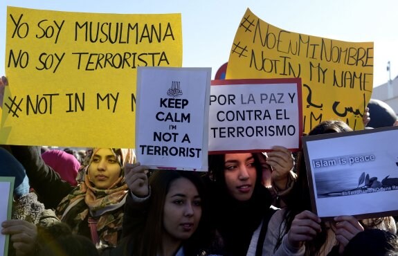 Mujeres musulmanas, durante una manifestación en Madrid en contra del terrorismo.