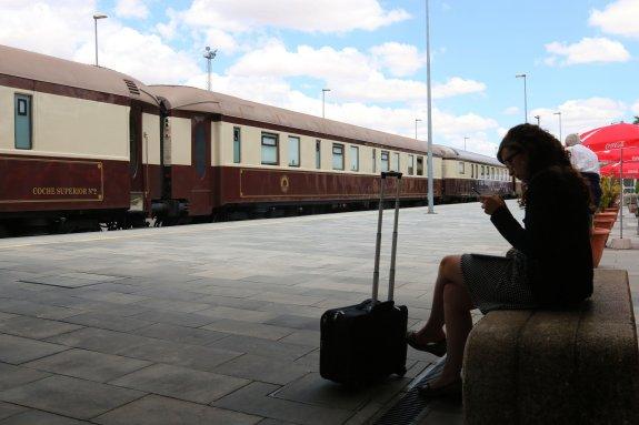 Tren turístico Al Ándalus en una de las estaciones de tren.