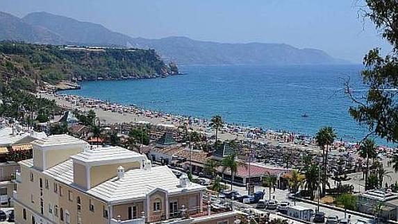Playa de Burriana, en Nerja.