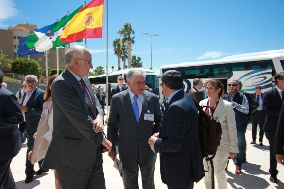 Juan Roig, presidente de Mercadona, junto al líder de la patronal de Tarragona, a su llegada al acto de ayer en Roquetas de Mar.