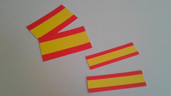 Aparecen centenares de pegatinas de banderas españolas en Barcelona
