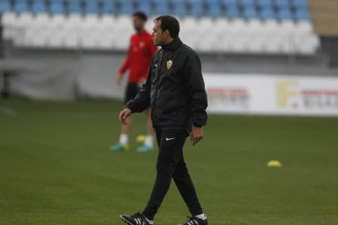 Fran Fernández, entrenador del filial, ve al equipo motivado para el complicado reto de hoy. 