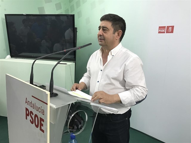 Reyes aboga por "mirar hacia delante" y "aprender de los errores cometidos" en el PSOE