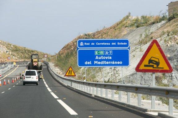 Así estaba el socavón del tramo Carchuna-Castell que se va a plantar en el verano sin arreglar.