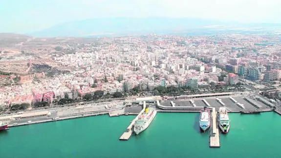 El Ayuntamiento propone "trasladar" el parking del puerto para liberar suelo para el Puerto-Ciudad