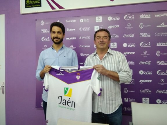 José Quesada y Fernando Campos, durante la presentación como secretario técnico del club blanco. 