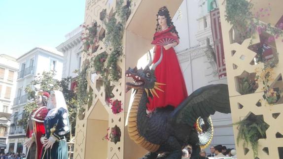 La Tarasca deleita a Granada