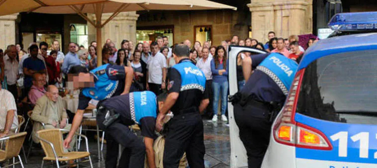 Heridos Dos Agentes De La Policía Local Cuando Detenían A Un Hombre La Gaceta De Salamanca 6359